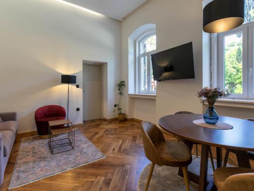 Polai Park Apartments エクステリア 写真